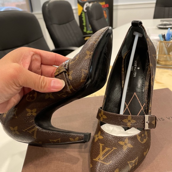 Brand New Louis Vuitton Shoes Work once inside of carpet governor ball - Picture 3 of 13